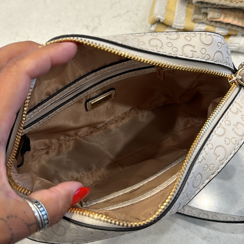 Guess handbag - Picture 4 of 4